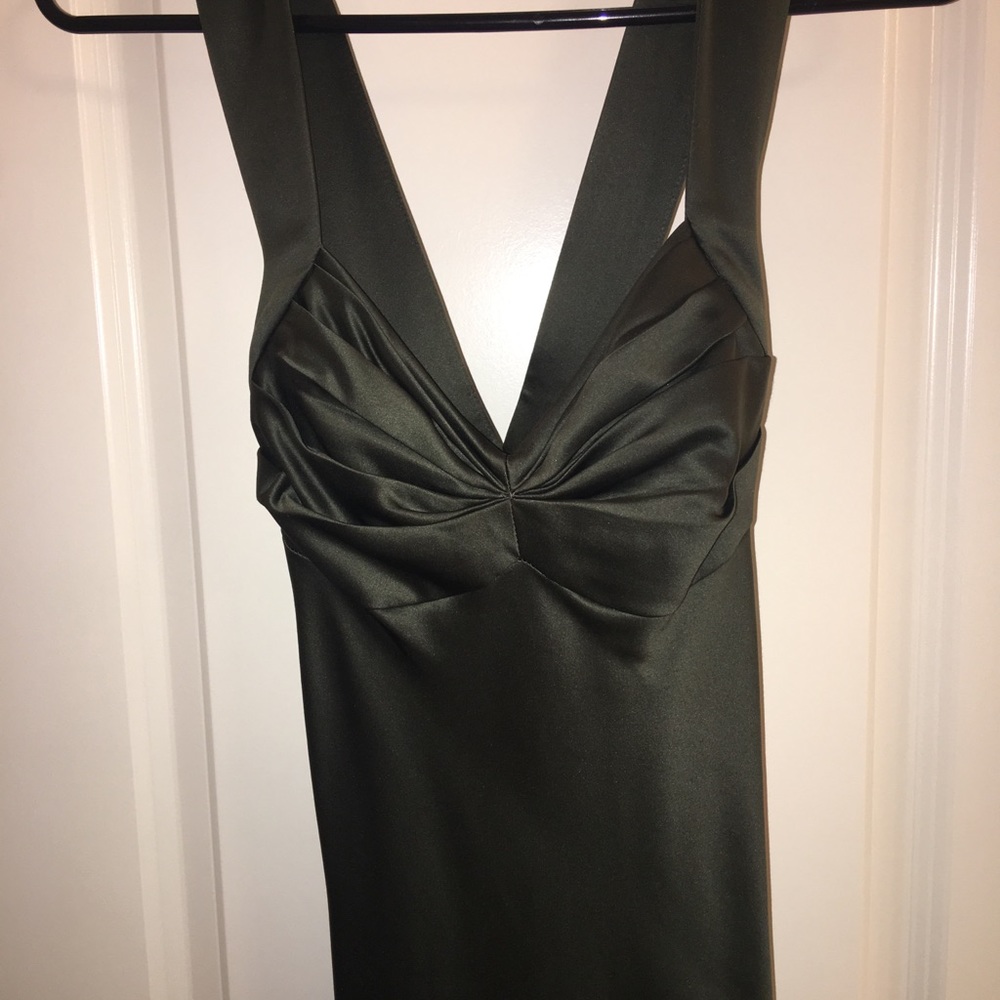 Green gown - Picture 3 of 3
